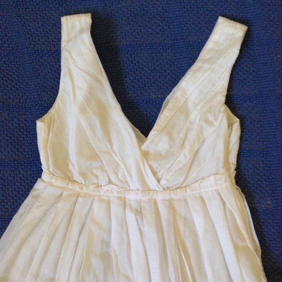 GAP while silk sleeveless dress - Picture 2 of 4